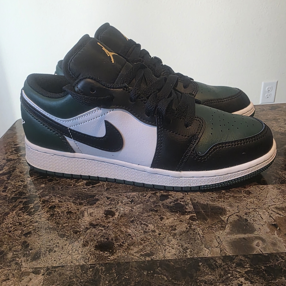 Air Jordan 1 Green Toe